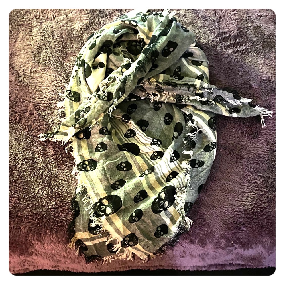 HotTopic Plaid and Skull Large Triangle Scarf